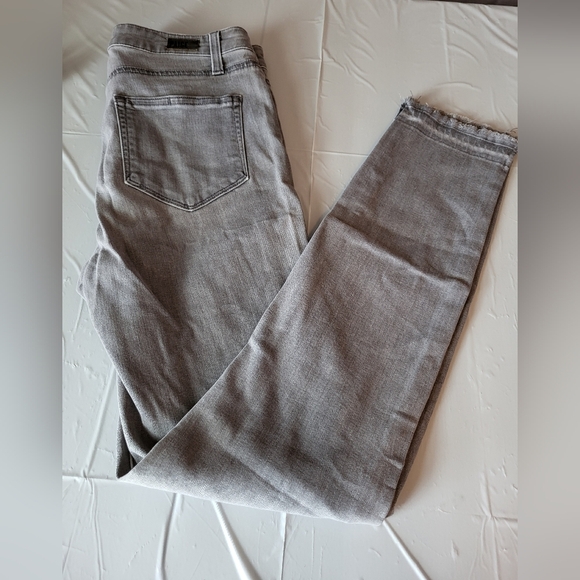 Paige Women Jean's Hoxton Ankle Peg , distressed,  rough hem Size 28x29 - Picture 1 of 6